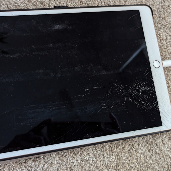Unlocked iPad air 3rd generation - Picture 2 of 3